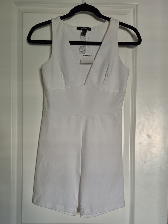 Forever 21 Other - Forever 21 White V-Neck Sleeveless Romper Playsuit